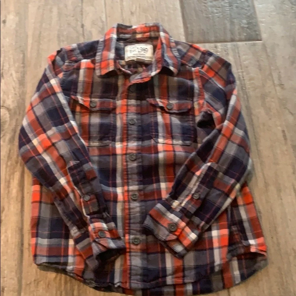 EUC bundle of 2 button downs, sz 5/6